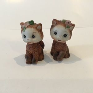 Little Kitten Salt and Pepper Shakers Vintage Ceramic Porcelain Cats Korea
